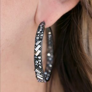 Paparazzi Glitzy by Association Black